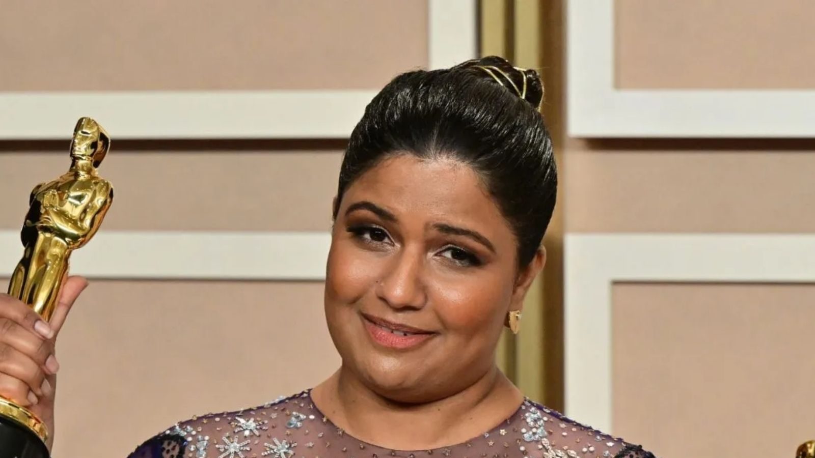 முதல் குறும்படத்திற்கே ஆஸ்கர் விருது...   நெகிழ்ச்சியை பகிர்ந்த இயக்குனர் கார்த்திகி..!