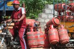 இதை செய்தால் 700 ரூபாய்க்கு LPG சிலிண்டர் வாங்கலாம்!