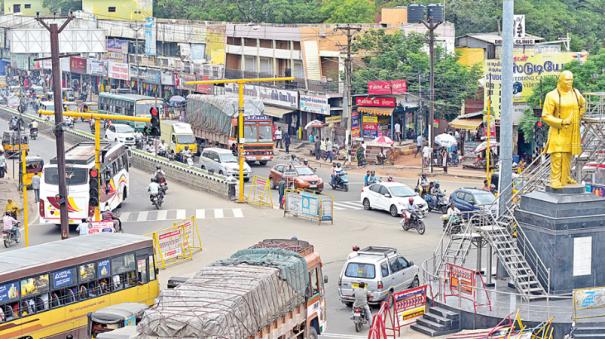  இதனால் இப்பகுதியில் காலையில் இருந்து இரவு வரை அதிகமான போக்குவரத்து நெரிசல் ஏற்படுகிறது.