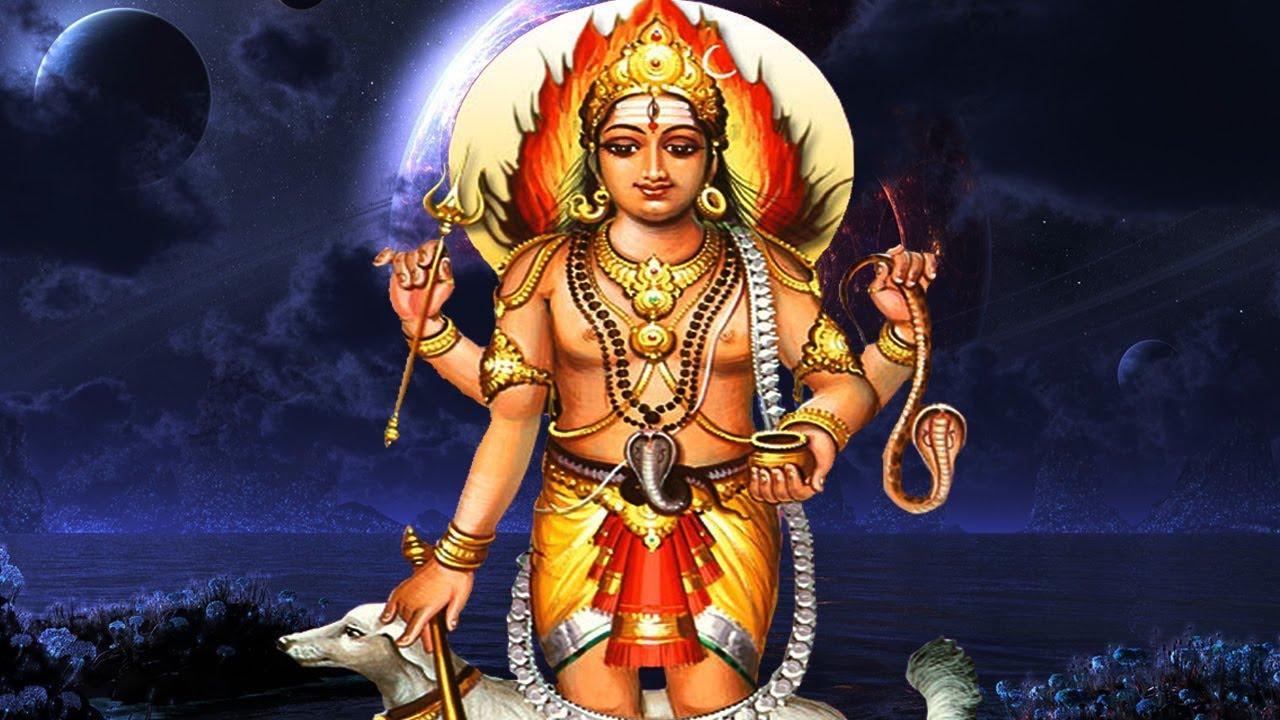  காவல் தெய்வங்களை கனவில் கண்டால், சகல ஐஸ்வர்யங்களும் உங்களுக்குக் கிடைக்கும், எதிர்பாராத அதிர்ஷ்டம் ஏற்படும் என்று பொருள். காவல் தெய்வங்கள் என கூறினால், மாரியம்மன், திரௌபதி அம்மன், சுடலை முத்து, கருப்பசாமி, காத்தவராயன், முனியாண்டி, சொரிமுத்து, பிலாவடி, மாடன், வீரன் இப்படிப் பல காவல் தெய்வங்கள் உண்டு.