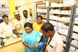 மக்கள் நலனுக்காகவே மக்கள் மருந்தகங்கள்.. ஆளுநர் தமிழிசை!