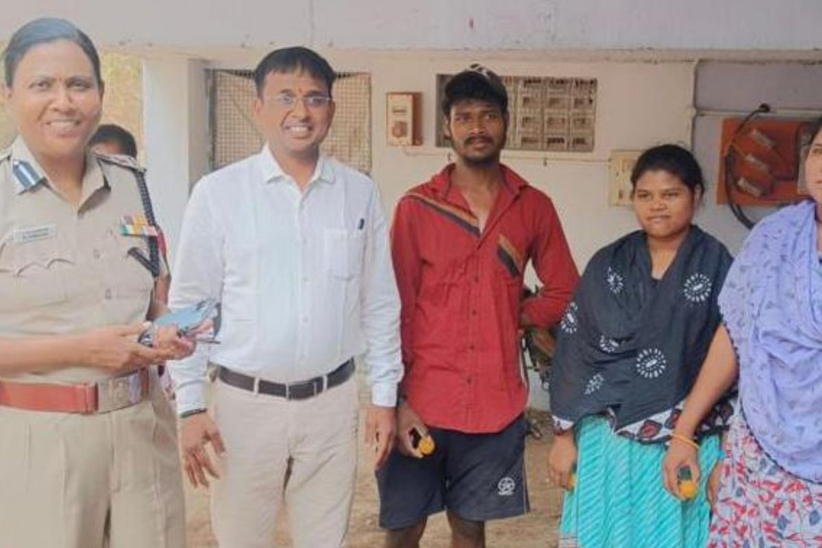 வடமாநில தொழிலாளர்களுடன் டிஐஜி கலந்துரையாடல்