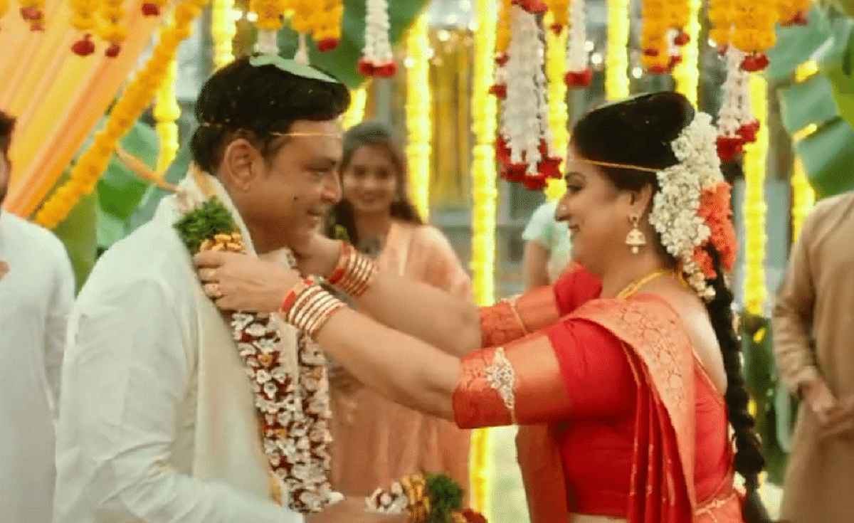  பவித்ராவும் நரேஷும் இணைந்து வேலை செய்தபோது காதலில் விழுந்தனர். இது நரேஷுக்கு 4-வது திருமணம், பவித்ராவுக்கு 3-வது திருமணம்.