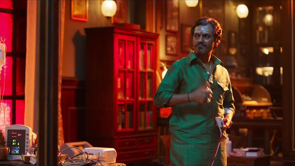  நவாசுதீன் தன்னை வீட்டை விட்டு வெளியே துரத்தியதாகவும், தன்னையும் குழந்தைகளையும் உள்ளே நுழைய விடாமல் தடுத்ததாகவும் ஆலியா கூறியிருந்தார். தற்போது அது அனைத்திற்கும் பதிலளித்துள்ள நவாசுதீன், "இது குற்றச்சாட்டு அல்ல, ஆனால் எனது உணர்வுகளை வெளிப்படுத்துகிறேன்" என்ற தலைப்பில் இன்ஸ்டகிராமில் அறிக்கை ஒன்றை வெளியிட்டுள்ளார்.