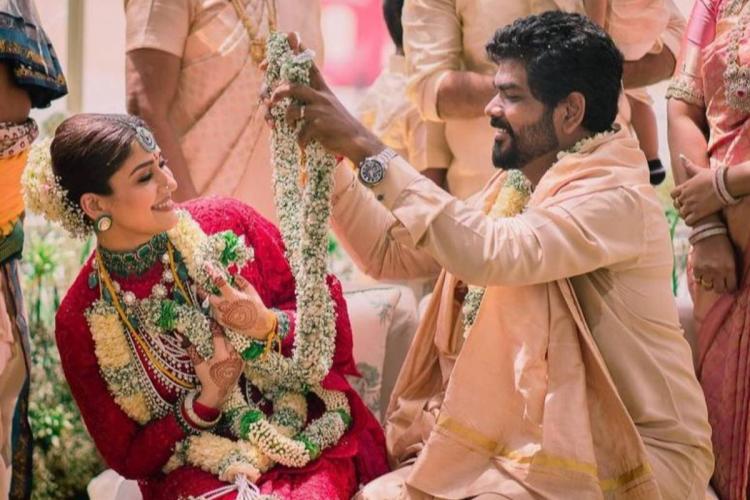  லேடி சூப்பர் ஸ்டார் என்று அழைக்கப்படும் நயன்தாராவிற்கும், இயக்குநர் விக்னேஷ் சிவனுக்கும் கடந்த ஆண்டு ஜூன் மாதம் 9ஆம் தேதி திருமணம் நடைபெற்றது. அந்த நிகழ்வு குறித்த ஃபோட்டோ, வீடியோ போன்றவை தான் சமூக வலைதளங்களில் வெகு காலத்திற்கு டிரெண்டிங்கில் இருந்தன.