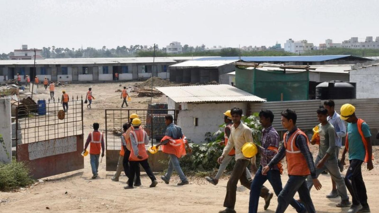 “வட மாநிலத் தொழிலாளர்கள் அச்சமின்றி பாதுகாப்பாக உள்ளனர்.. வதந்தி பரப்பியோர் மீது வழக்குப்பதிவு...” - காவல்துறை விளக்கம்..!