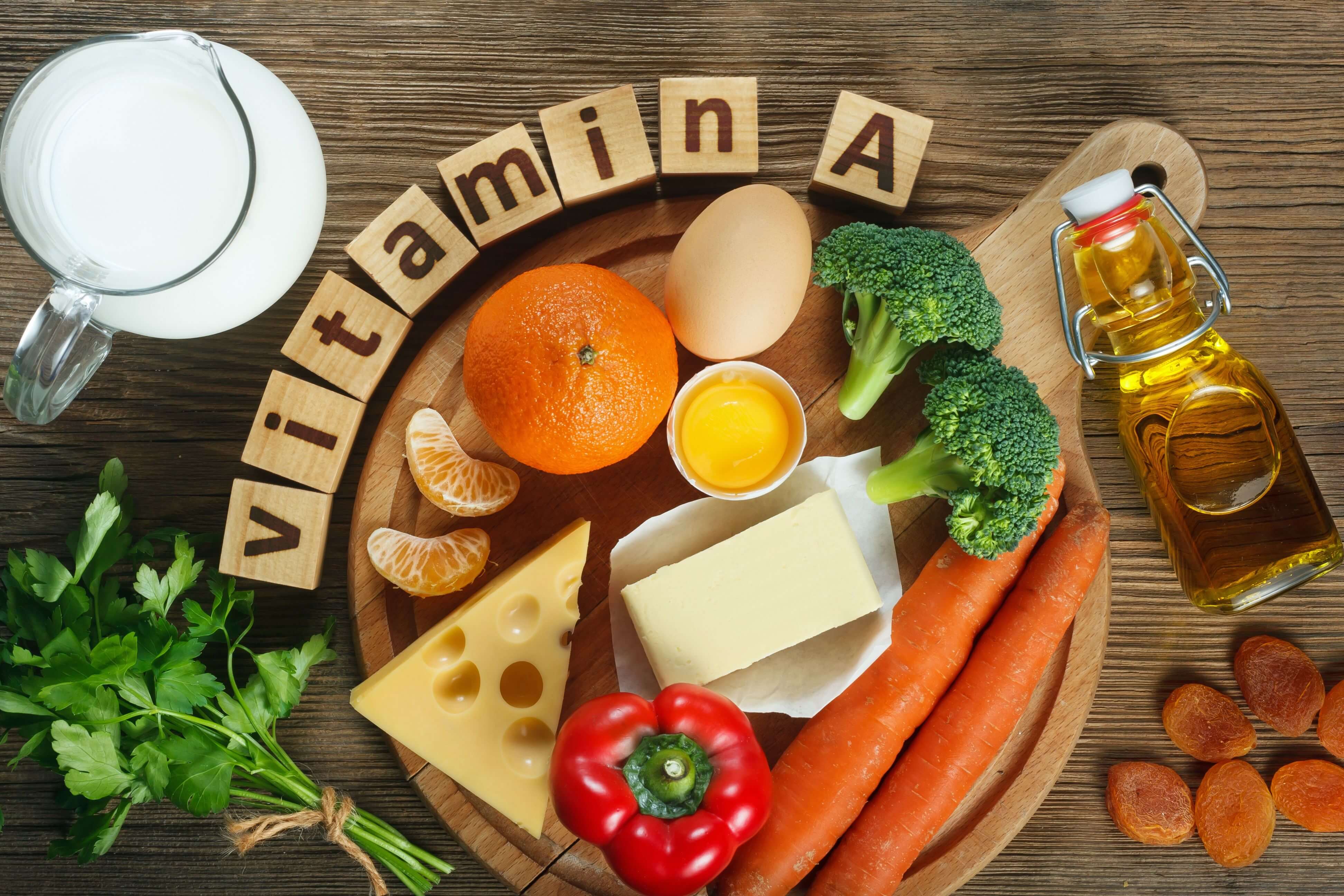  ,[object Object], நமது சருமத்தை பளபளப்பாகவும் தெளிவாகவும் வைத்திருக்க வைட்டமின் ஏ ஊட்டச்சத்து உதவுகிறது. மேலும் பருவ வயதில் இருப்பவர்கள் முகப்பருக்கள் ஏற்படாமல் பாதுகாக்கவும் இது உதவுகிறது. எனவே நமது தினசரி உணவில் வைட்டமின் ஏ அடங்கிய உணவுப் பொருட்களை சேர்த்துக் கொள்வது மிகவும் நல்லது.