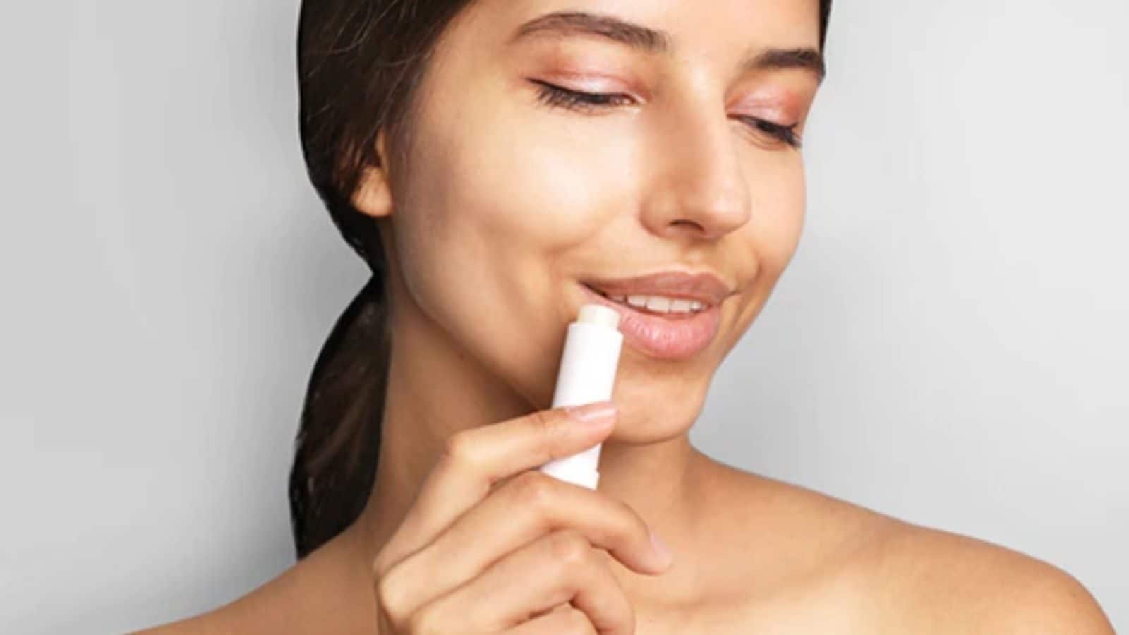 உங்க உதடு கருப்பா இருக்குனு கவலை படாதீங்க… இதோ உங்களுக்கான டிப்ஸ்!