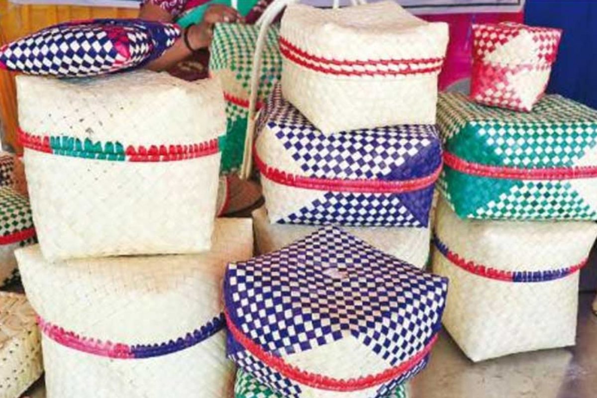 பனை பொருட்கள் பயன்பாடு குறித்து விளக்கிய கலெக்டர்