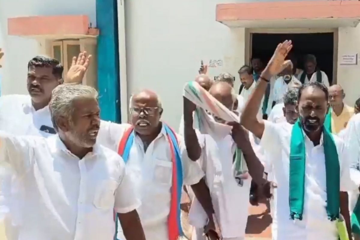 குறைதீர் கூட்டத்தில் வெளிநடப்பு செய்த விவசாயிகள்..