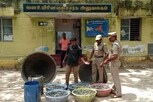 வேதாளை கடற்கரையில் கடல் அட்டைகள் சிக்கின..