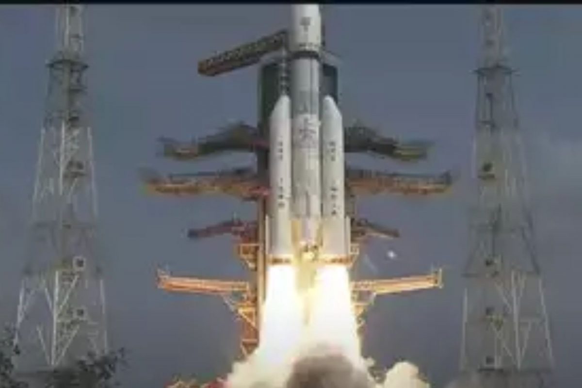 விண்ணில் பாய்ந்தது LVM3-M3  ராக்கெட்..!