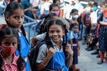 இன்று முதல் அரைநாள் மட்டுமே பள்ளிகள் இயங்கும் - எங்கு தெரியுமா?