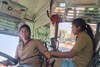 பேருந்து டிரைவராக கலக்கும் இளம்பெண்.. குவியும் பாராட்டு