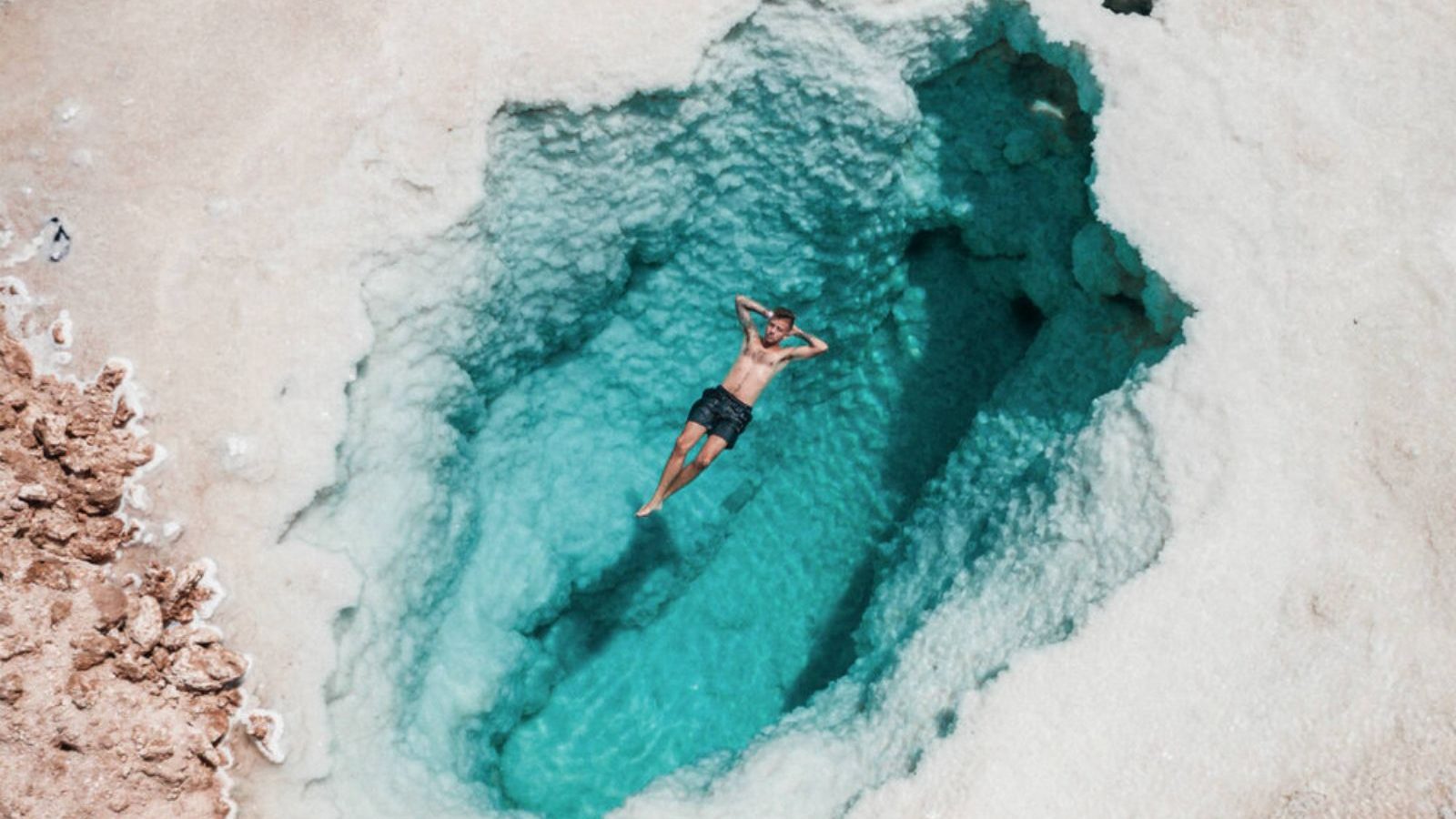 சாக்கடல் மட்டுமல்ல... இந்த ஏரியிலும் நீங்கள் நீந்தாமல் மிதக்கலாம்... எங்க இருக்கு தெரியுமா?