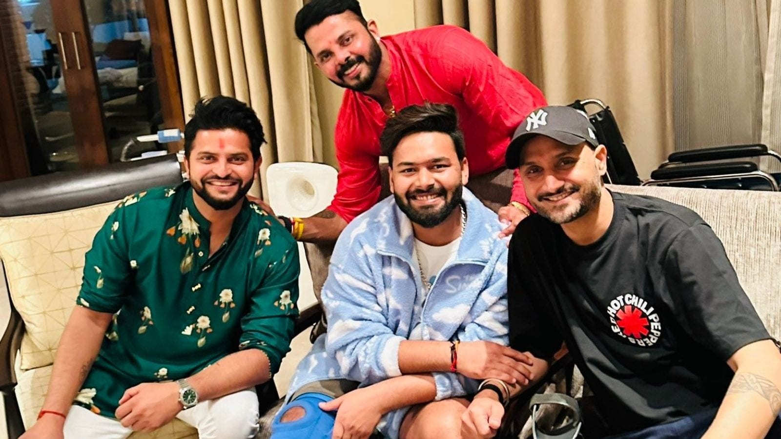 Cricket celebrities who met Rishabh Pant in person… viral photo