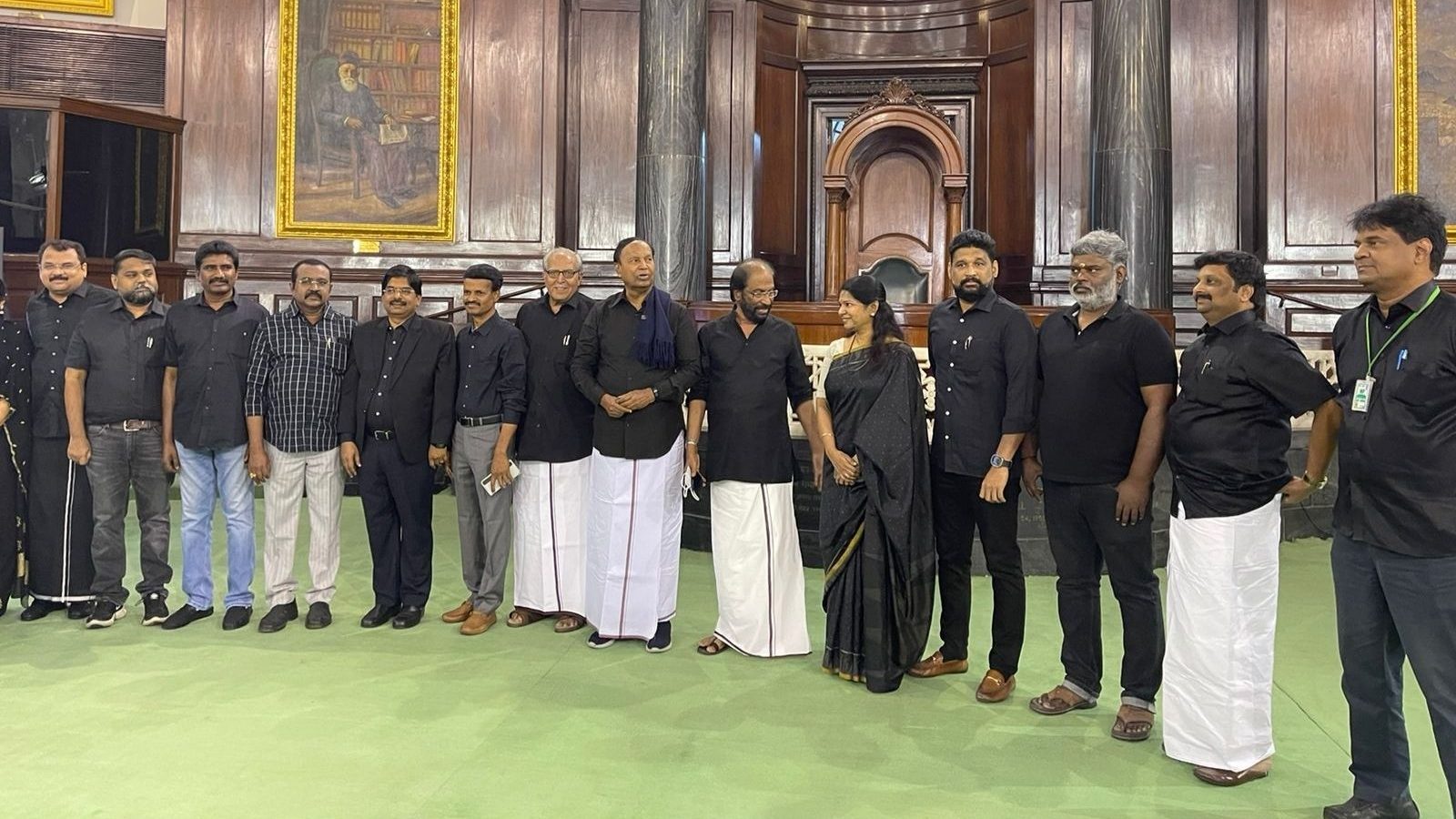 நாடாளுமன்றத்தில் கருப்பு உடையுடன் கலக்கிய தமிழ்நாடு எம்.பிக்கள்...