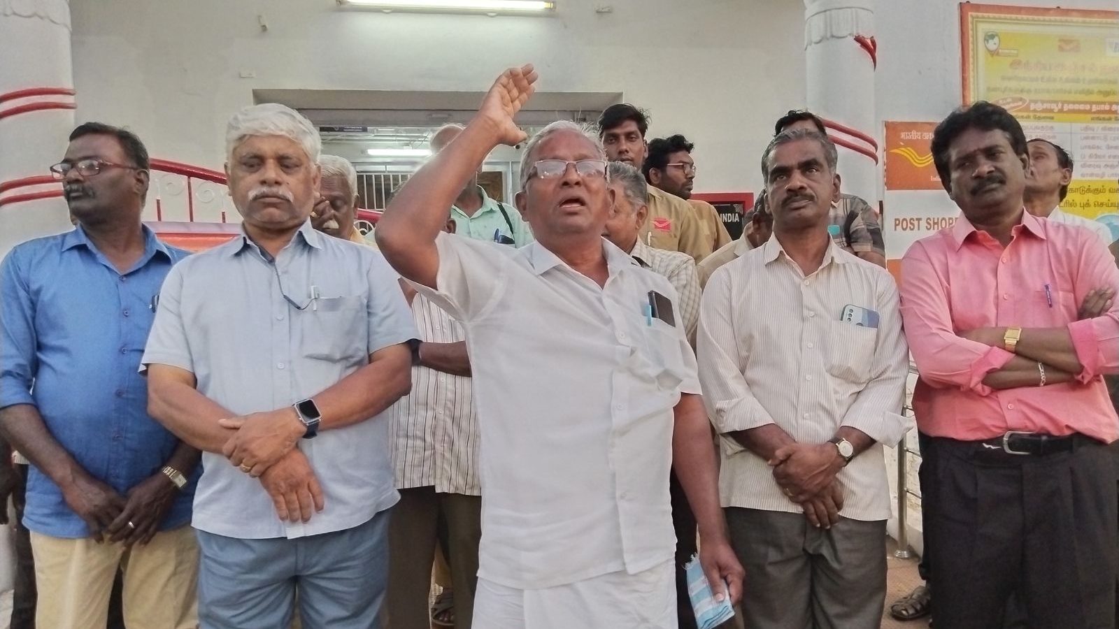 பல்வேறு கோரிக்கைகளை வலியுறுத்தி தஞ்சையில் அஞ்சல் ஊழியர்கள் ஆர்ப்பாட்டம்..