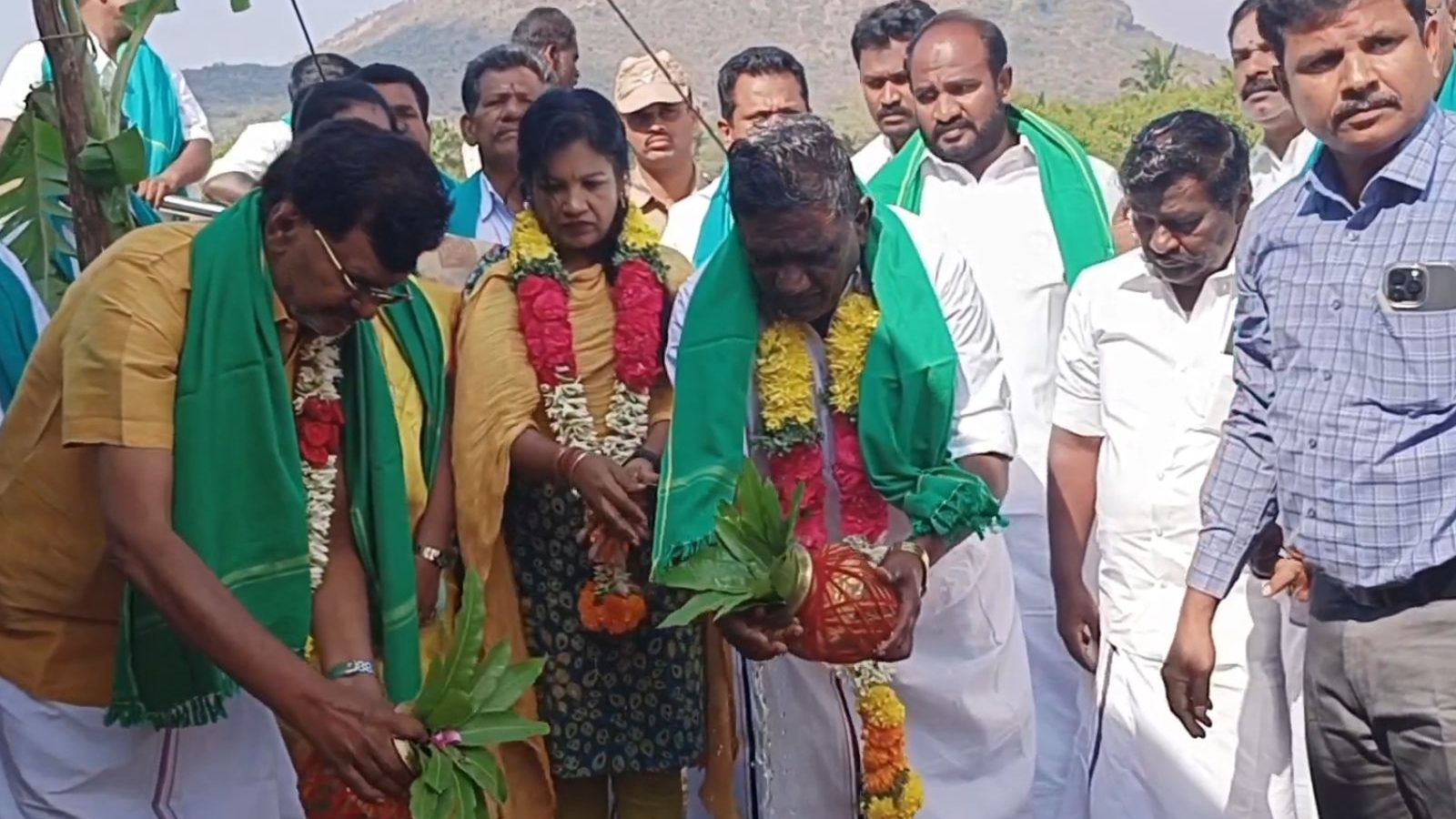 கம்பம் சண்முகா நதி அணை கால்வாயை சீரமைக்க அடிக்கல் நாட்டு விழா..