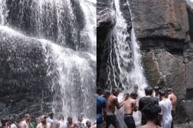 கொளுத்தும் வெயில்.. திற்பரப்பு அருவியில் குவிந்த சுற்றுலா பயணிகள்!