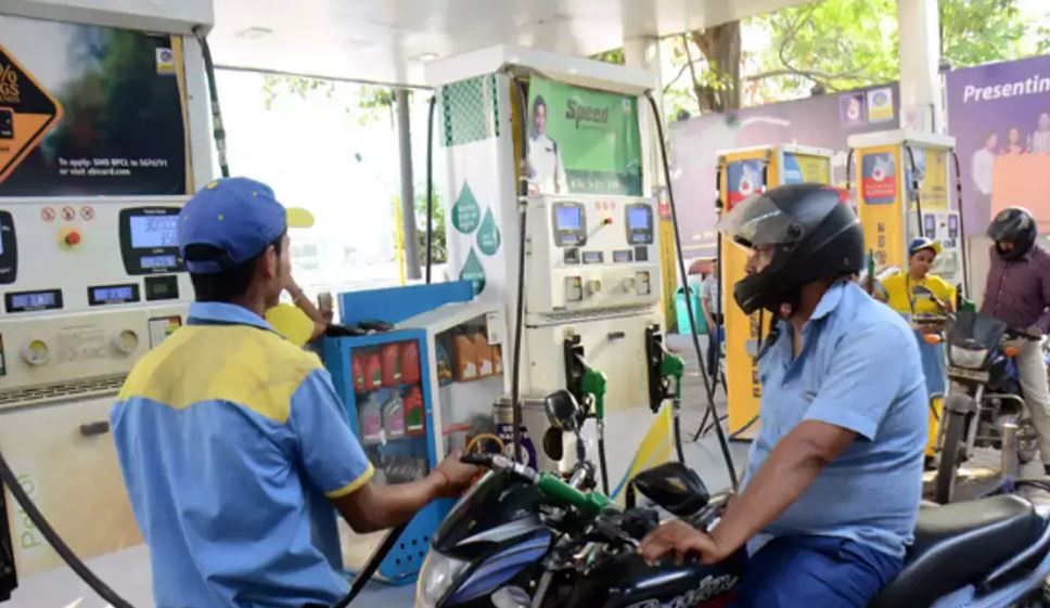  பெட்ரோல், டீசல் உபயோகத்திற்கான பணப்பரிவர்த்தனைக்கு 0.5 சதவீதம் கட்டணம் என்று தெரிவிக்கப்பட்டுள்ளது. 