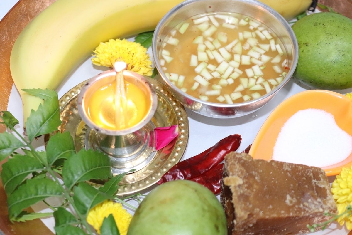 அறுசுவை அடங்கிய யுகாதி பச்சடி செய்வது எப்படி? - இதோ ரெசிபி! அறுசுவை அடங்கிய யுகாதி பச்சடி செய்வது எப்படி? - இதோ ரெசிபி!