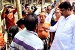 திருமணத்திற்கு தடையான சாலை... இளைஞர்கள் புலம்பல்..!