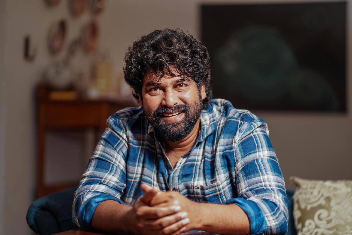  இந்நிலையில் லியோ படத்தில் பிரபல மலையாள நடிகர் ஜோஜூ ஜார்ஜ் இணைந்துள்ளதகாக தகவல்கள் இணையத்தில் பரவி வருகிறது. மலையாளத்தின் பிரதான நடிகராக வலம் வருபவர் 'ஜோஜூ ஜார்ஜ்.