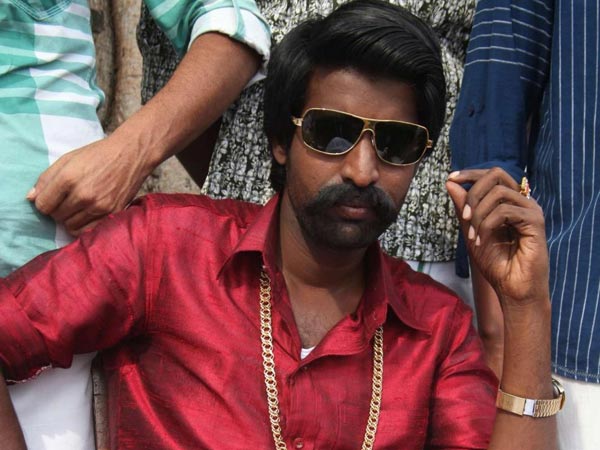 அதன் பிறகு இரண்டு நாட்களாக சாப்பிடாமல் இருந்ததால் தான் எனக்கு மயக்கம் வந்துவிட்டது அதை விடுங்க சார் நான் நடித்துக் காட்டுகிறேன் எனக்கு வாய்ப்பு கொடுங்கள் என்று கூறினேன். ஆனால் அங்கு இருந்தவர்கள் எனக்கு சாப்பாடு மட்டும் வாங்கி கொடுத்துவிட்டு வாய்ப்பை தரவில்லை என்று வேதனையுடன் தெரிவித்துள்ளார்.