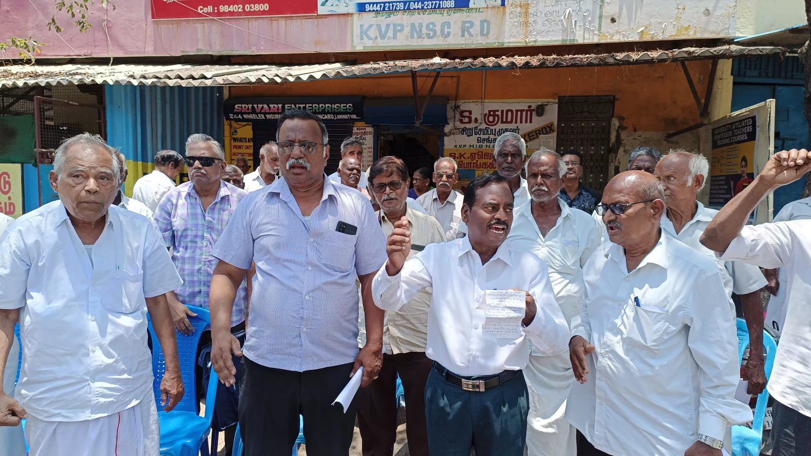 செங்கல்பட்டில் ஓய்வு பெற்ற ஆசிரியர் நலச் சங்கத்தினர் ஆர்ப்பாட்டம்!