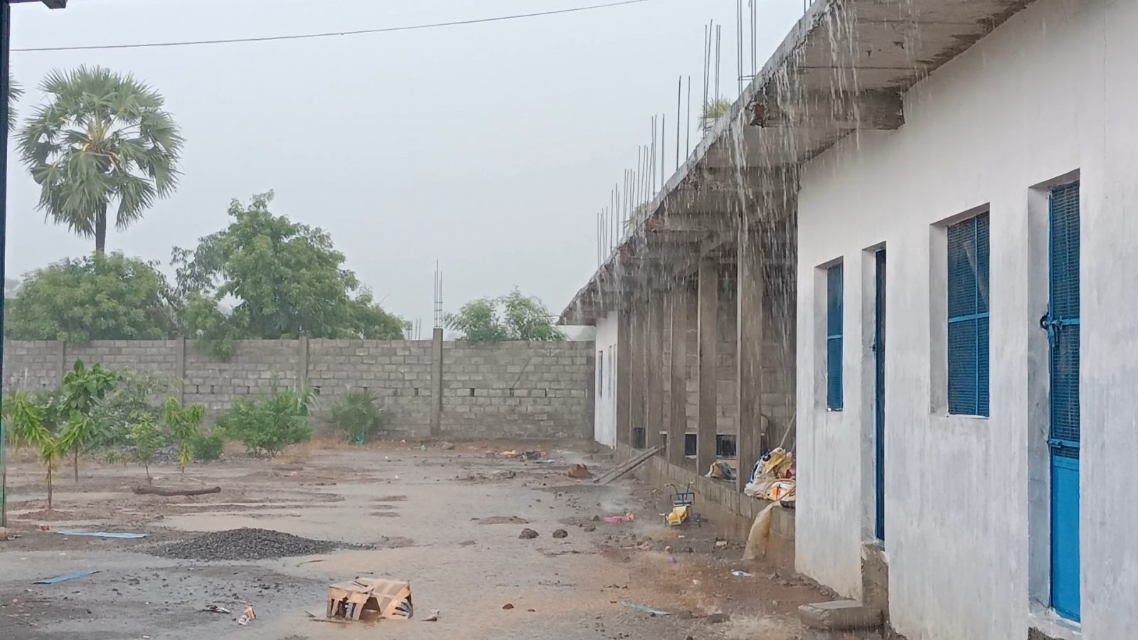 தேனியில் 40 நிமிடங்களுக்கும் வெளுத்து வாங்கிய கோடை மழை.. பொதுமக்கள் உற்சாகம்!