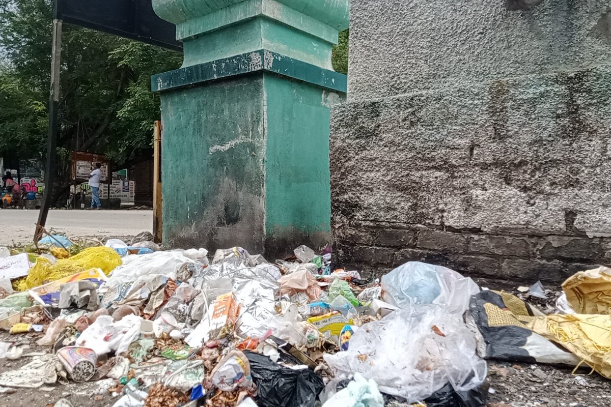 தரைப்பாலத்தில்