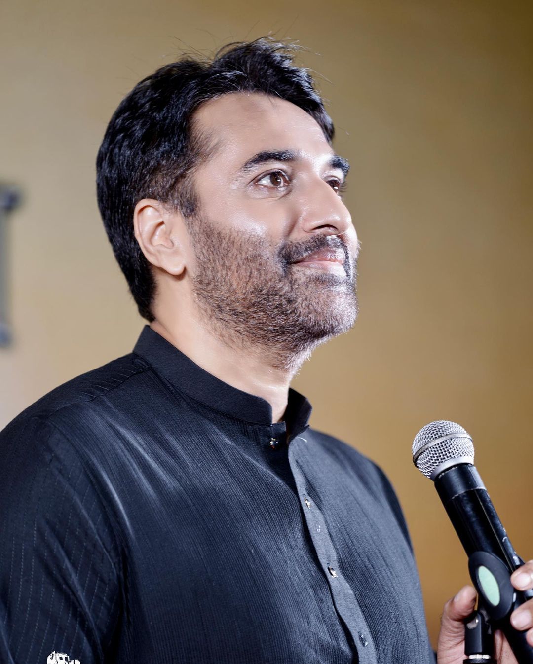  கே.பாலச்சந்தர் இயக்கிய புதுப்புது அர்த்தங்கள் ரஹ்மானுக்கு நிறைய ரசிகர்களைப் பெற்று தந்தது.