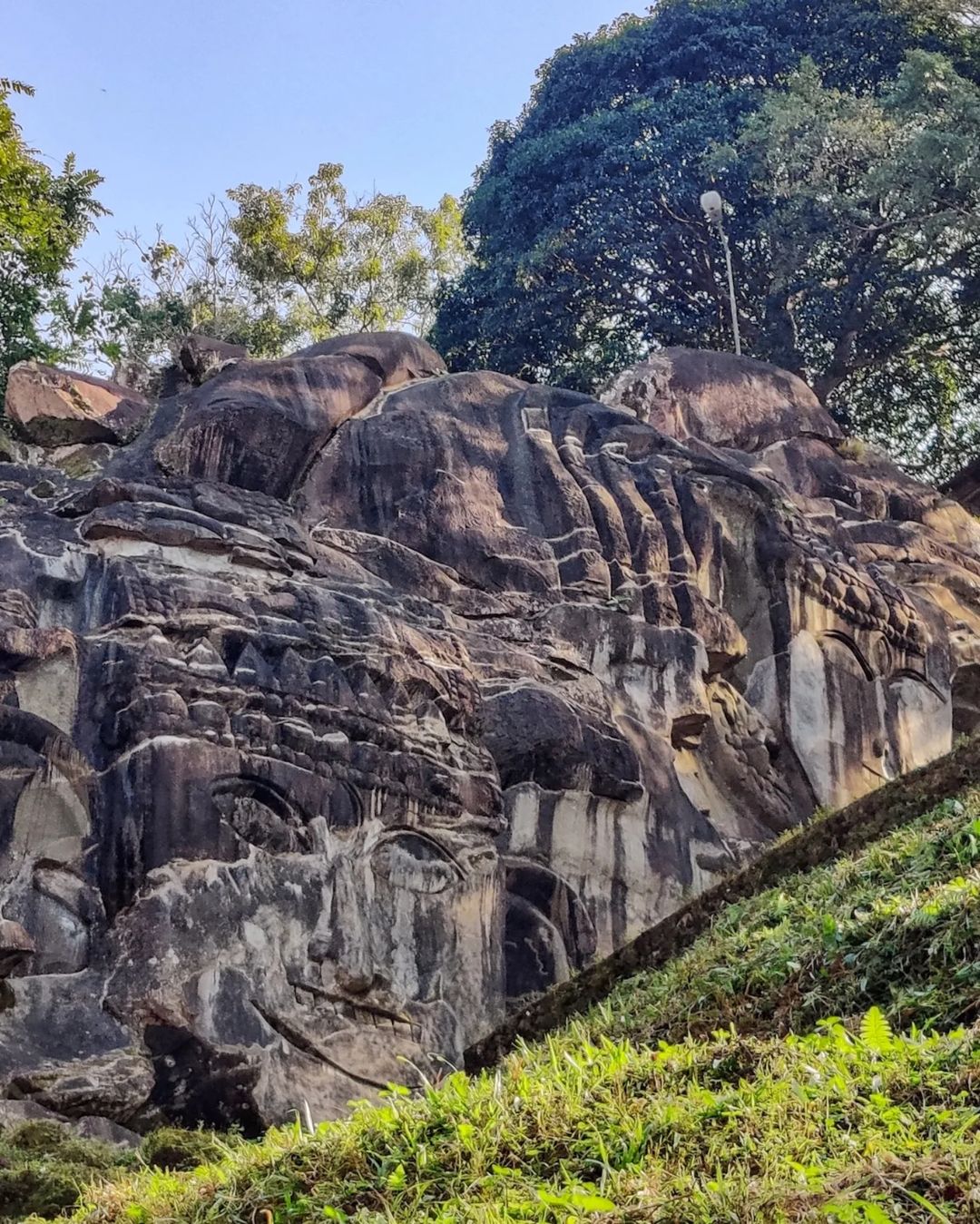  இந்த சிலைகளை செய்தது யார், ஏன் செய்யப்பட்டது, எப்போது செய்யப்பட்டது, ஏன் ஒரு கோடிக்கு குறைவாக  சிலை செய்யப்பட்டது என எதுவும் இதுவரை கண்டுபிடிக்கவில்லை.