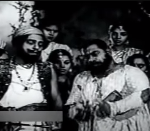  பல தடைகளை கடந்து சாமி இயக்குனராகவும், எம்ஜிஆர் நாயகனாகவும், மு.கருணாநிதி திரைக்கதை, வசனகர்த்தாவாகவும் அறிமுகமான ராஜகுமாரி 1947 ஏப்ரல் 11 திரைக்கு வந்தது. படம் தயாரிப்பாளர்கள் எதிர்பார்த்ததைவிட மிகப்பெரிய வெற்றியைப் பெற்று எம்ஜிஆரை தனித்த நாயகனாக்கியது. கலைஞரை அறிமுகப்படுத்திய இதே நிறுவனம் மற்றும் இயக்குனர்தான் 1949 இல் அண்ணாவின் வேலைக்காரி நாடகத்தை அவரது திரைக்கதை, வசனத்தில் திரைப்படமாக்கினர்.