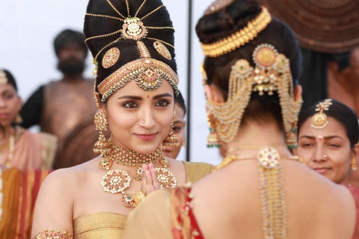  இருந்தபோதிலும் பொன்னின் செல்வன் இரண்டாம் பாகத்திற்கு வரவேற்பு அதிகரிக்க தொடங்கி இருப்பதால் வரும் நாட்களில் இன்னும் அதிகமான வசூலை ஈட்டும் என திரைத்துறையில் உள்ளவர்கள் கூறுகின்றனர்.