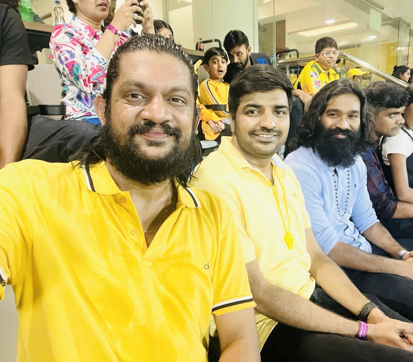  நடிகர் தனுஷ் மற்றும் நடிகர் சதீஷ்