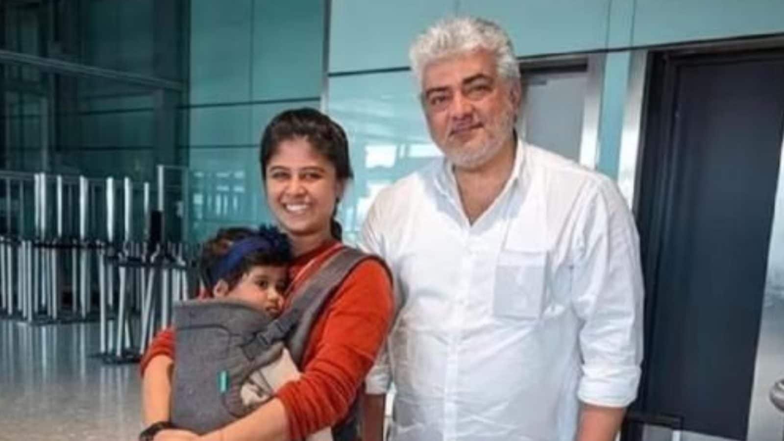 எனக்கும் 2 குழந்தைகள் உள்ளனர்... விமானத்தில் பெண் பயணிக்கு அஜித் செய்த உதவி... வைரலாகும் பதிவு