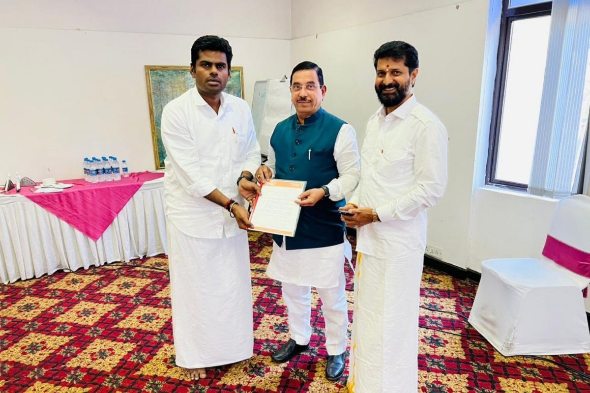 மத்திய அமைச்சருடன் சந்திப்பு