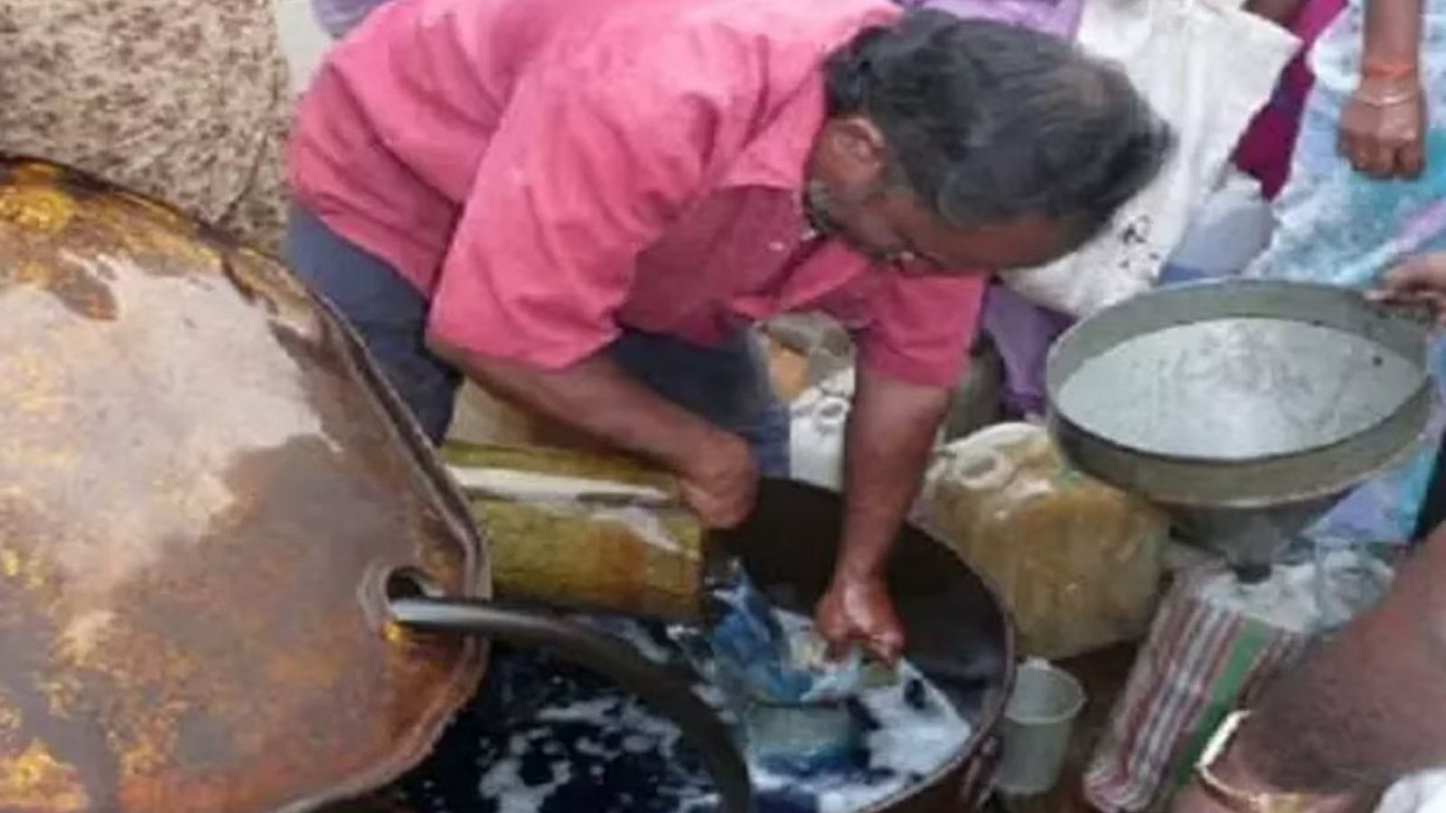 ரேசன் அட்டைதாரர்களுக்கு அதிர்ச்சி செய்தி... மண்ணெண்ணெய் வழங்கும் அளவை குறைத்த மத்திய அரசு?