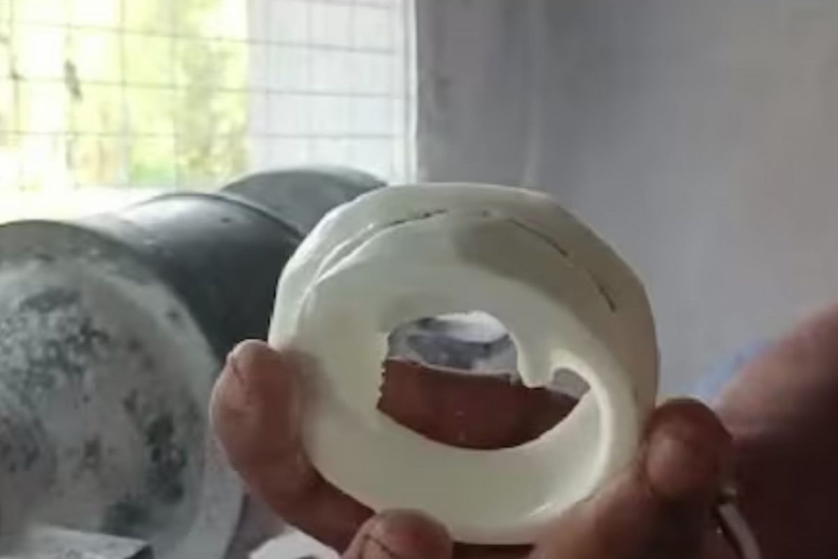 சங்கு ஓட்டில் செய்யப்படும் வெள்ளை வளையல் 