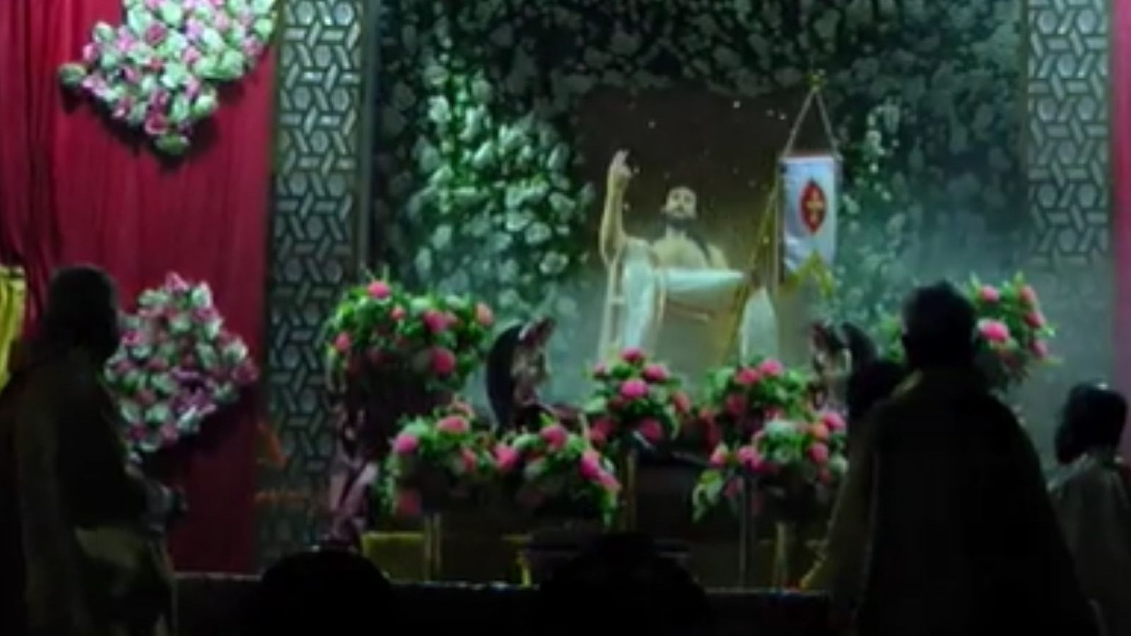 தமிழகம் முழுவதும் தேவாலங்களில் ஈஸ்டர் சிறப்பு பிரார்த்தனை- களைகட்டிய இரவு பிரார்த்தனைகள்