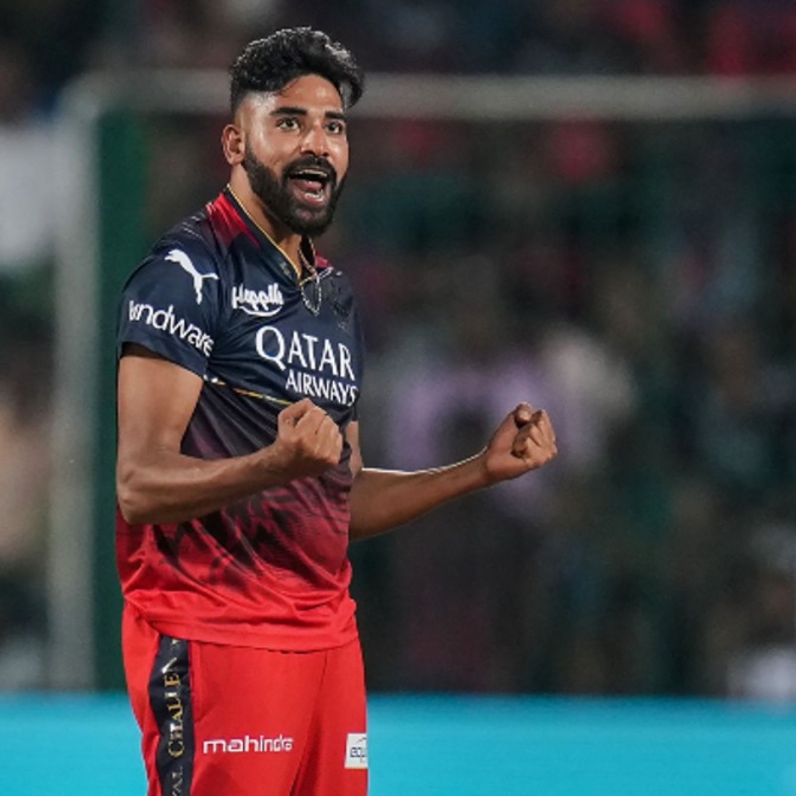  இந்த நிலையில் ஐபிஎல் தொடரில் பெங்களூரு அணியில் முக்கிய வேகப்பந்து வீச்சாளராக திகழும் முகமது சிராஜ் பரபரப்பு புகார் ஒன்றை கூறியுள்ளார்.