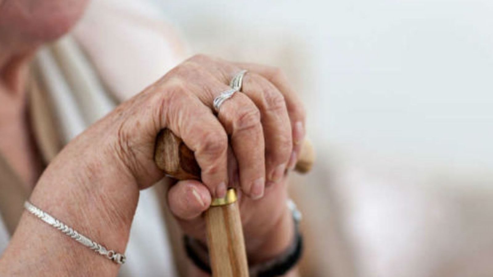 ஓய்வூதியர்களே... வீட்டிலிருந்து உங்கள் குறைகளை தெரிவிக்கலாம் : காஞ்சிபுரம் ஆட்சியர் முக்கிய அறிவிப்பு