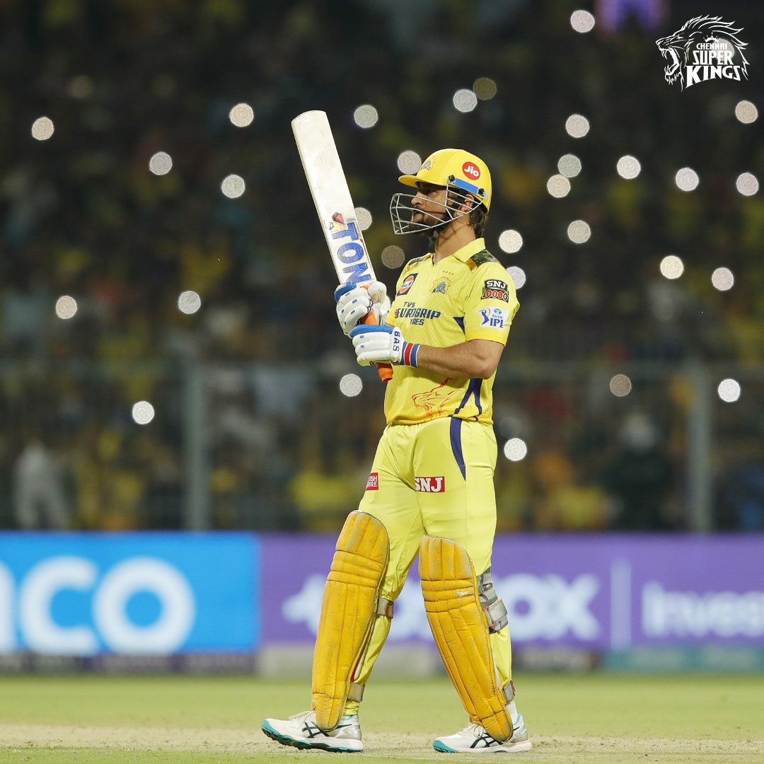  இதனால் தோனி நடப்பு ஐபிஎல் சீசனுடன் ஓய்வை அறிவிப்பார் என்று கிரிக்கெட் வல்லுனர்கள் கருத்து தெரிவித்துள்ளனர். அந்த வகையில் சென்னை அணிக்கு சாம்பியன் பட்டத்தை பெற்றுத்தந்து விட்டு விடைபெறும் எண்ணம்தான் தோனிக்கு உள்ளது  என்றும் சமூக வலைதளங்களில் பேசப்படுகிறது.