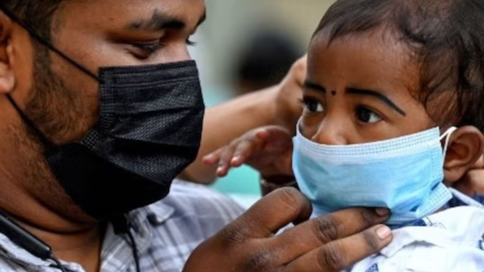 தொடர்ந்து உயரும் கொரோனா பாதிப்பு... கேரளாவில் மீண்டும் முகக்கவசம் கட்டாயம்