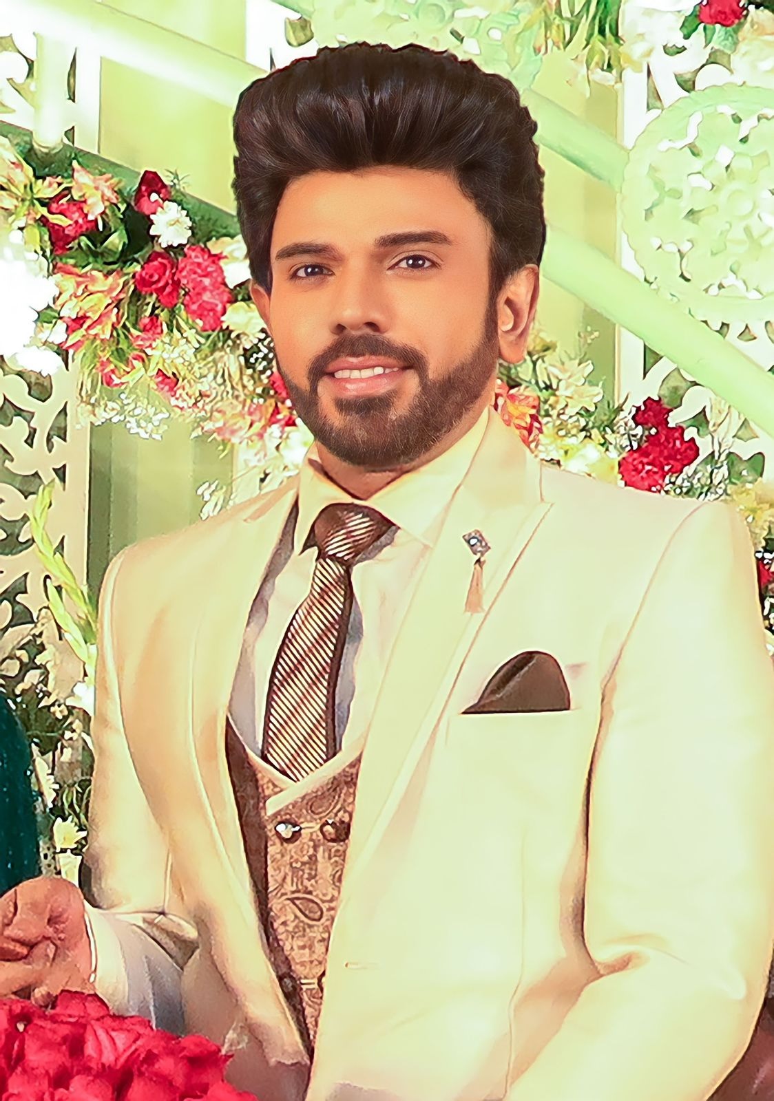  ,[object Object],டெம்பிளேட் ரியாக்சன்களை கொடுக்கிறார் என்ற விமர்சனங்கள் எழுந்தாலும் சண்டைகாட்சிகள், நடனம் ஆகியவற்றில் சிறப்பாக கையாண்டிருந்தார் என பாராட்டப்பட்டார்.