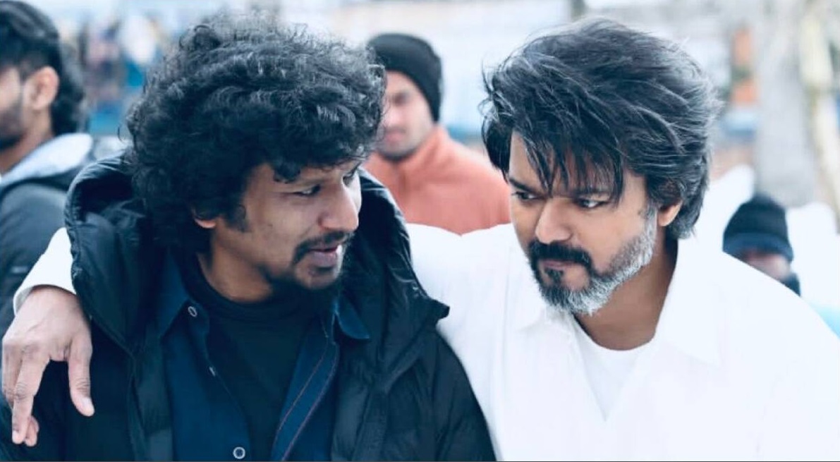  நடிகர் விஜய் தற்போது லோகேஷ் இயக்கத்தில் லியோ படத்தில் நடித்து வருகிறார். இந்தப் படம் அக்டோபர் 19 ஆம் தேதி வெளியாகவுள்ளதாக அறிவிக்கப்பட்டுள்ள நிலையில் இந்தப் படத்தின் படப்பிடிப்பு விறுவிறுப்பாக நடைபெற்றுவருகிறது.