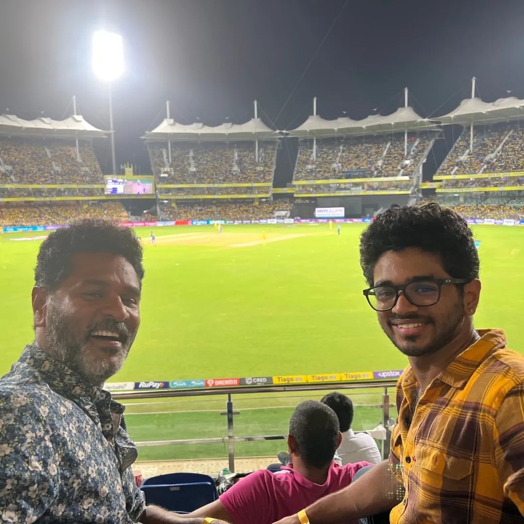  இந்த நிலையில் சமீபத்தில் ஐபிஎல் போட்டியைக் காண தனது மகனுடன் சென்றிருக்கிறார். அப்போது எடுக்கப்பட்ட போட்டோ சமூக வலைதளங்களில் வைரலாகிவருகிறது.