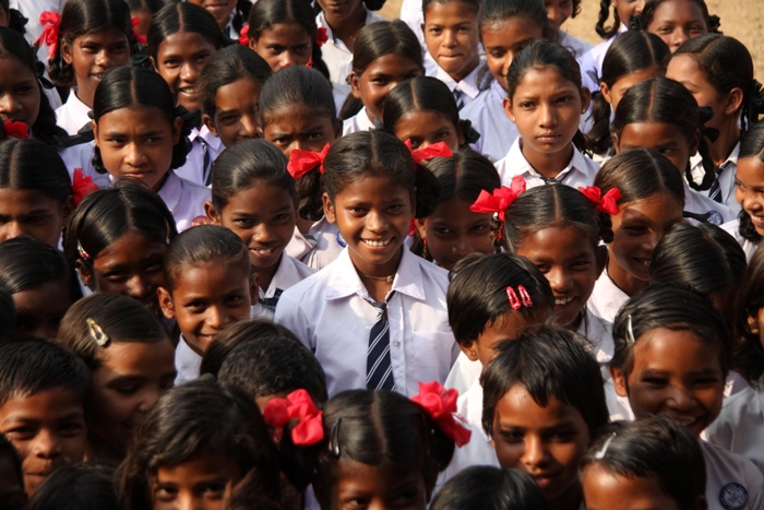  நிர்ணயிக்கப்பட்ட இடங்களை விடக் கூடுதலாக விண்ணப்பங்கள் பெறப்பட்டிருப்பின் சம்மந்தப்பட்ட பள்ளியில் 23.05.2023 அன்று குலுக்கல் நடத்தப்பட்டு சேர்க்கைக்கான குழந்தைகள் தேர்வு செய்யப்படுவர். சேர்க்கைக்குத் தேர்வு செய்யப்பட்ட குழந்தைகளின் பெயர் பட்டியல் விண்ணப்ப எண்ணுடன் 24.05.2023 அன்று இணைய தளத்திலும் மற்றும் சம்மந்தப்பட்ட பள்ளியின் தகவல் பலகையிலும் வெளியிடப்படும். சேர்க்கைக்கு தேர்வு செய்யப்பட்ட தேர்வர்கள் 29.05.2023க்குள் சம்மந்தப்பட்ட பள்ளியில் சேர்க்க வேண்டும்.
